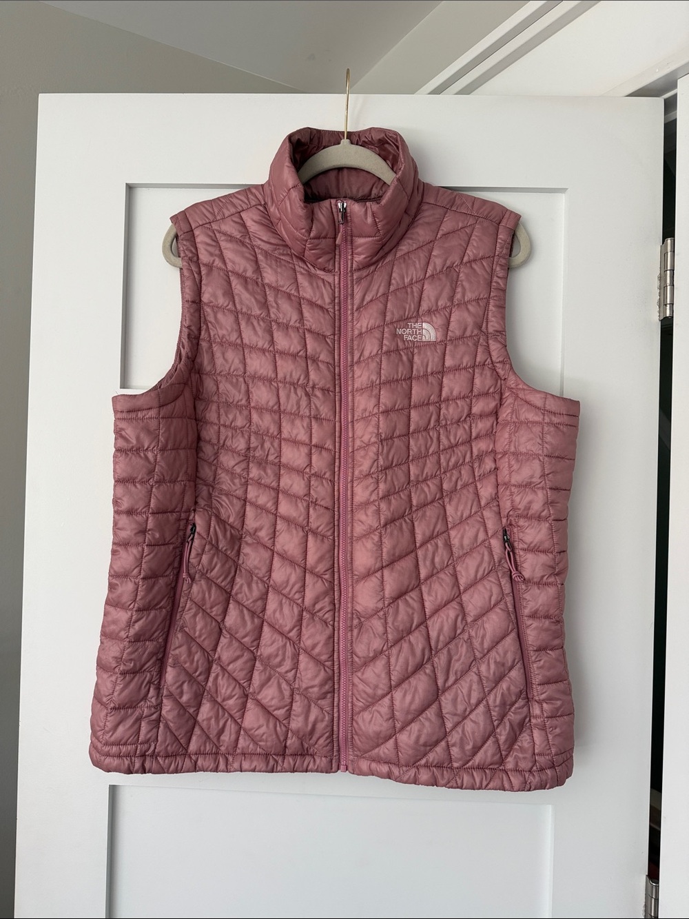 The North Face Puffer Vest Thermoball Women’s XL Pink Outdoor Hiking Athleisure
